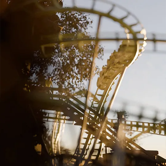 Effetto tilt shift sul modello di montagne russe di Gardaland